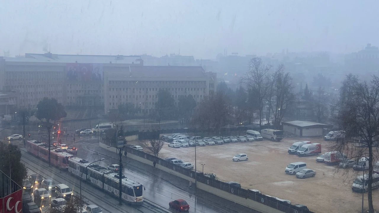 Gaziantep'te Beklenen Kar Yağışı Başladı 