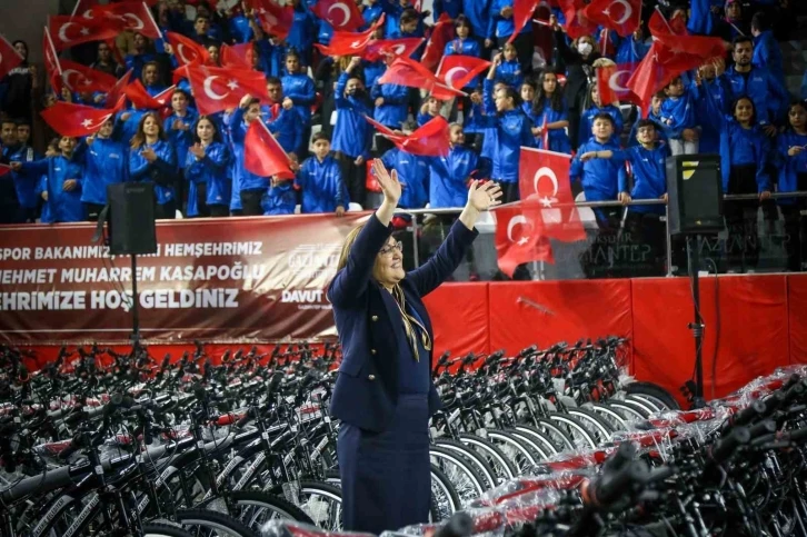 Gaziantep’te bin 500 lisanslı sporcuya bisiklet dağıtıldı
