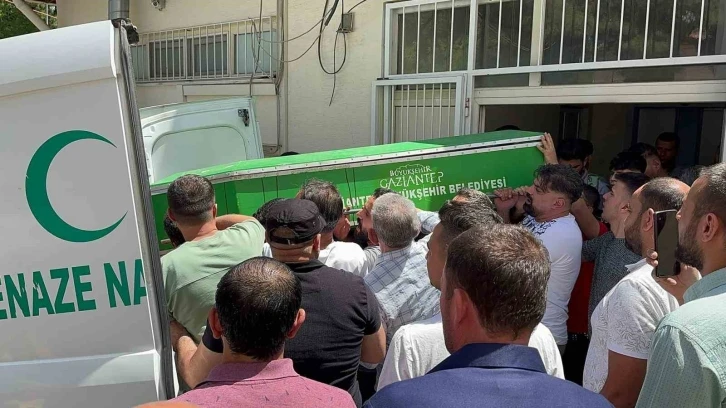 Gaziantep’te cinnet getiren şahıs 4 arkadaşını katlederek intihar etti
