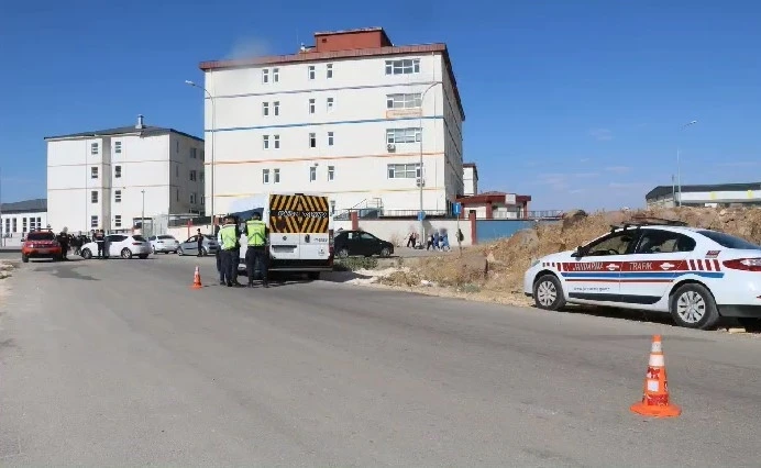 Gaziantep’te jandarmadan okul servis araçlarına şok denetim