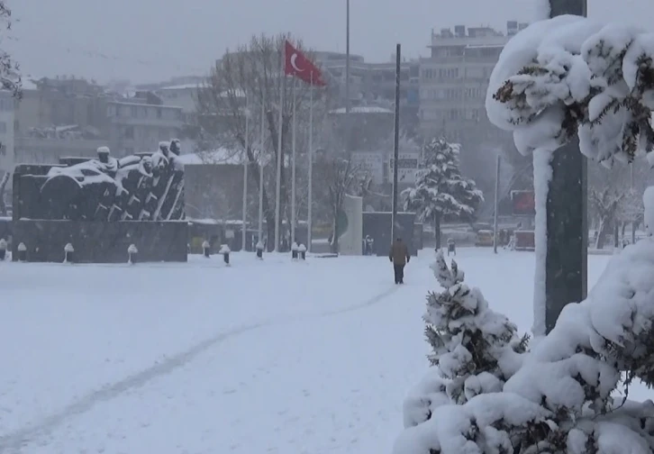 Gaziantep’te kar yağışı etkili oluyor
