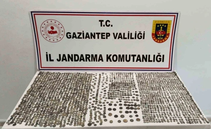 Gaziantep’te Roma dönemine ait 2 bin 51 adet gümüş sikke ele geçirildi
