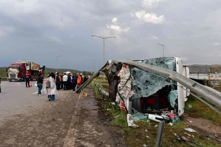 Gaziantep’te yolcu otobüsü ile tır çarpıştı: 14 yaralı
