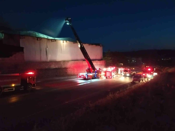 Gaziantep’teki fabrika yangını 4 saatte kontrol altına alındı
