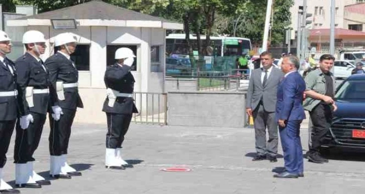 Gaziantep Valisi Kemal Çeber göreve başladı