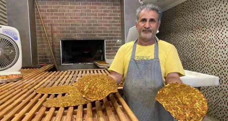 Gaziantep’in Ramazan ayında da vazgeçilmeyen lezzeti ’lahmacun’