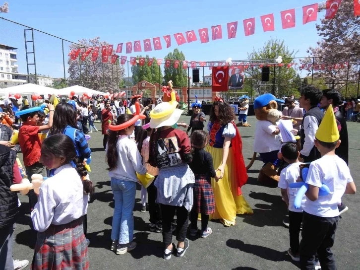 Gaziantepli çocuklar 23 Nisan şenliğinde buluştu
