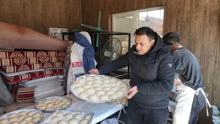 Gaziantepli iş adamı Depremzedeler İçin Bağ Evini Fırına Çevirdi