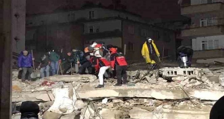 Gaziantep’te 6 katlı bina enkazından 2 ceset çıkartıldı