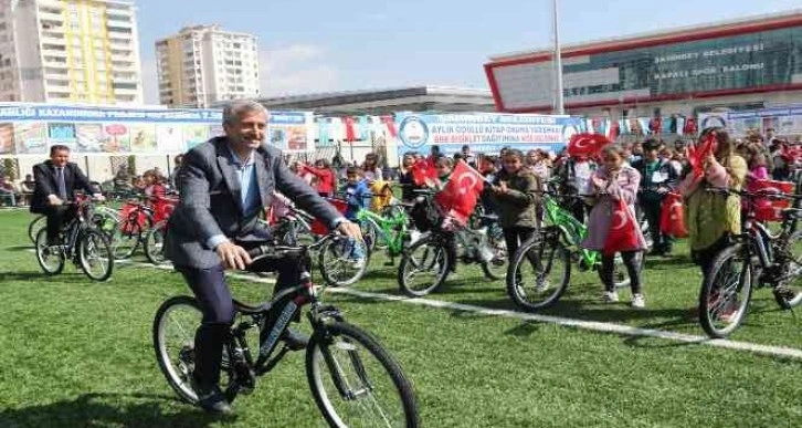 Gaziantep’te başarılı öğrencilere bisiklet hediyesi