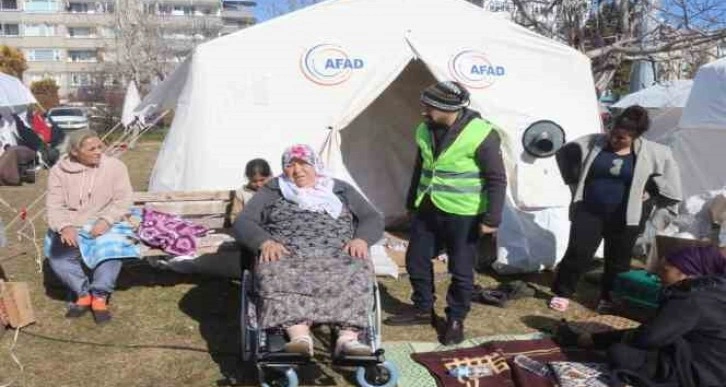 Gaziantep’te engelli depremzedelere medikal malzeme desteği