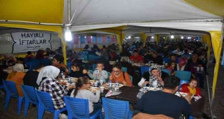 Gaziantep’te her gün bir mahallede iftarlık yemek dağıtılıyor