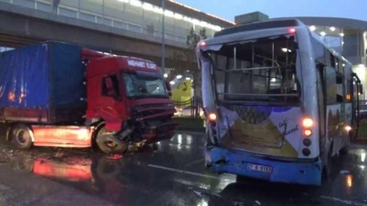 Gaziantep'te zincirleme trafik kazası: 17 yaralandı, tır sürücüsü kaçtı