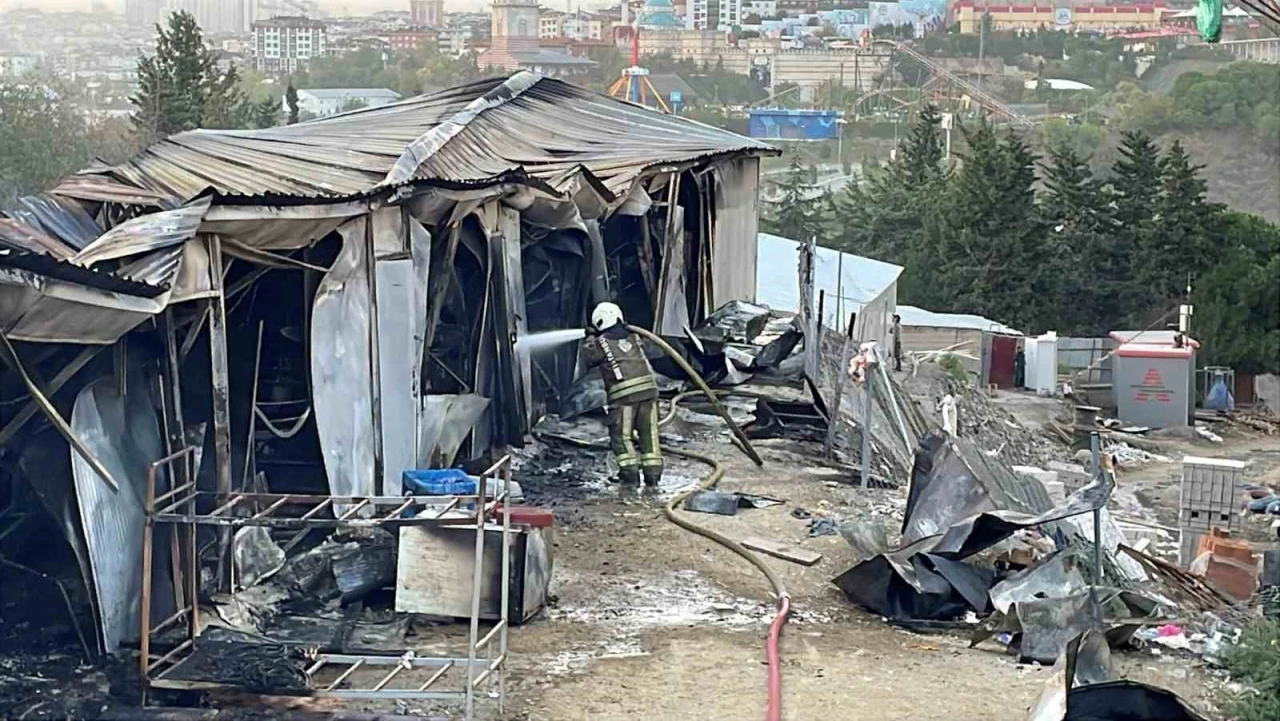 Gaziosmanpaşa’da işçilerin kaldığı konteynerlerde yangın
