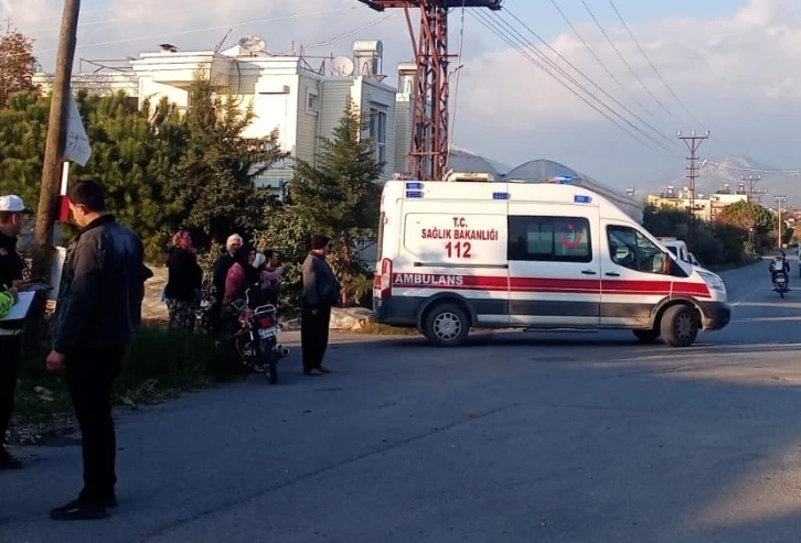 Gazipaşa’da hafif ticari araçla motosiklet çarpıştı: 3 yaralı
