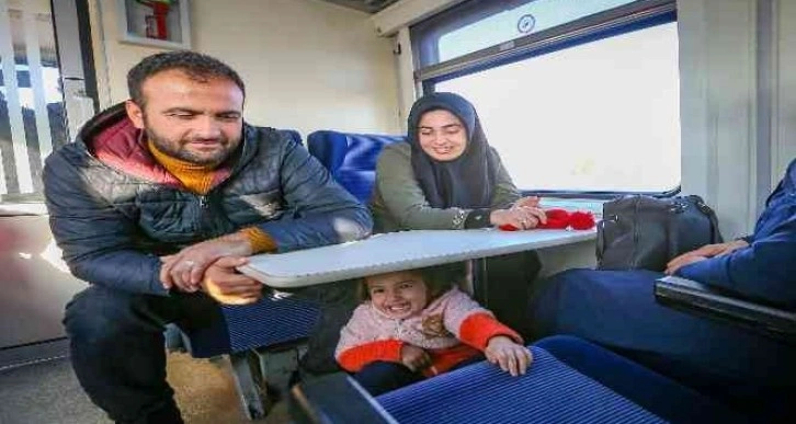 Gaziray ile entegre çalışan raybüs, yolculardan büyük rağbet görüyor