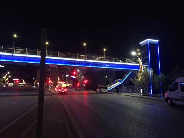 Gebze’nin üst geçitlerine görsel aydınlatma
