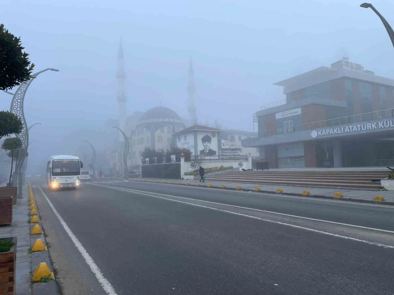 Gece saatlerinde başlayan sis etkisini sürdürüyor
