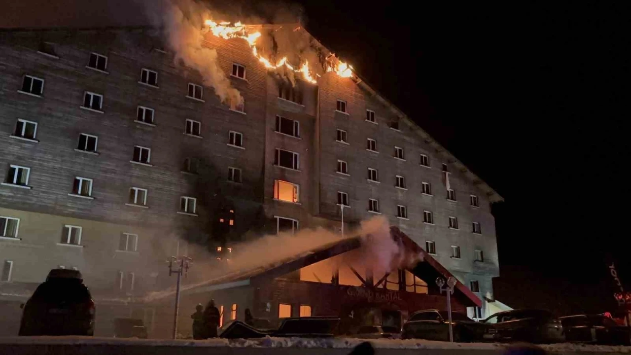 Geceliği 30 bin liralık otelde, yanarak öldüler
