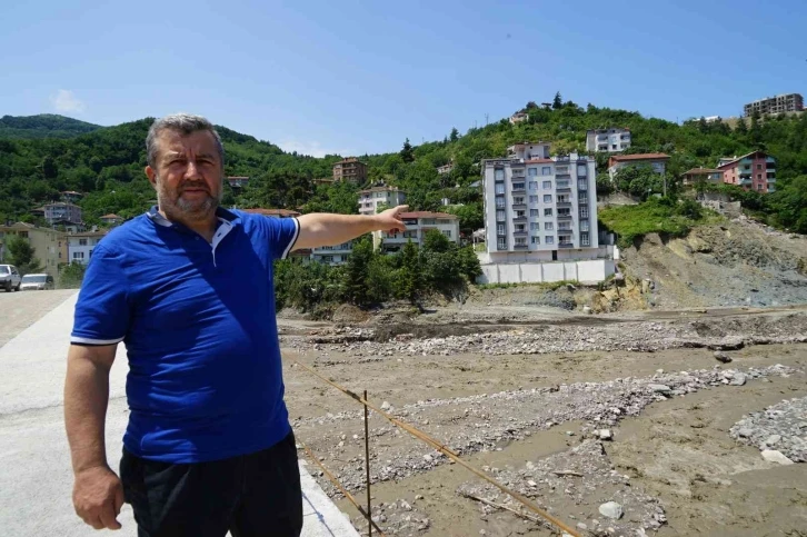 Geçen yılki selde 6 akrabasını kaybeden vatandaş: “Ezine Çayı’na ne zaman baksam hüzünleniyorum”
