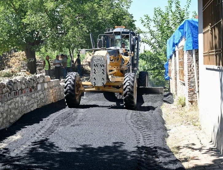 Geçit: “İlçemize yakışır yollar yapıyoruz”
