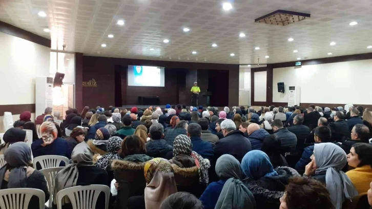 Gediz’de öğretmenlere trafik güvenliği eğitimi
