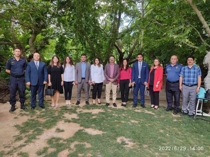 Gediz’de tayini çıkan hakim ve savcılar için veda yemeği
