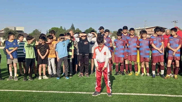 Gediz’de yenilenen stadyum hizmete sunuldu
