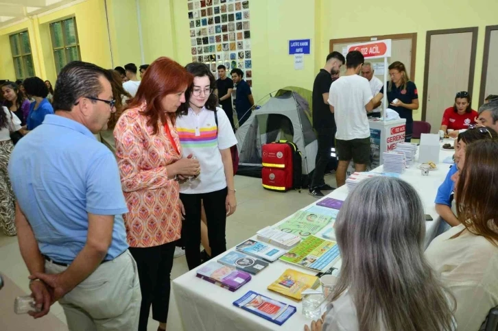 Geleceğin hekimleri oryantasyon programında bir araya geldi
