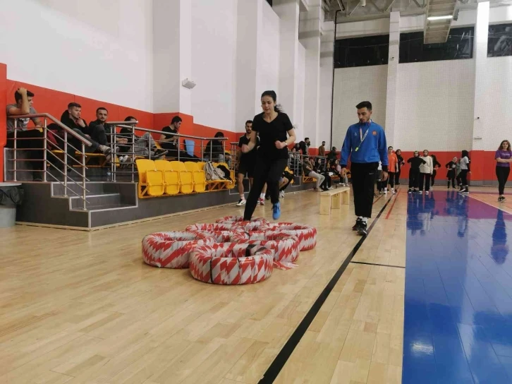 Geleceğin polisleri 50 saniyelik nefes kesen parkurda
