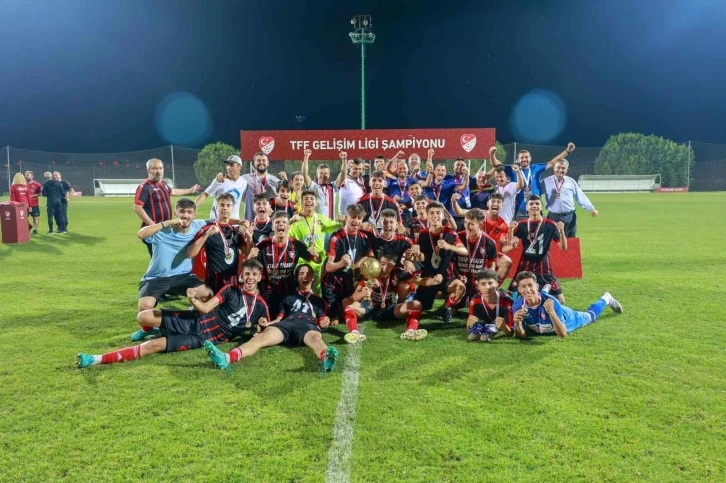 Gelişim Ligi U-17 Şampiyonu Uşakspor
