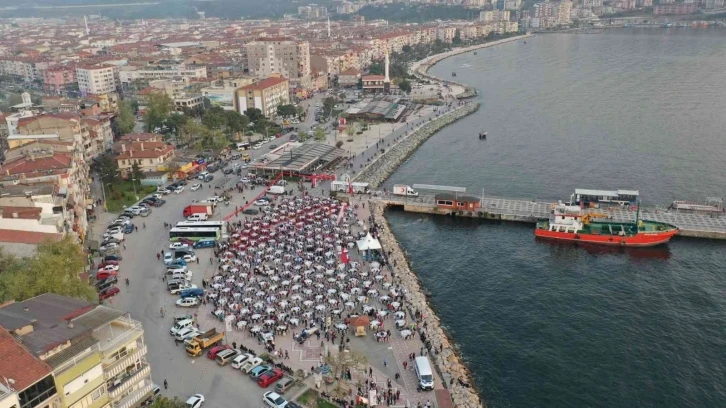 Gemlik’te denize nazır iftar
