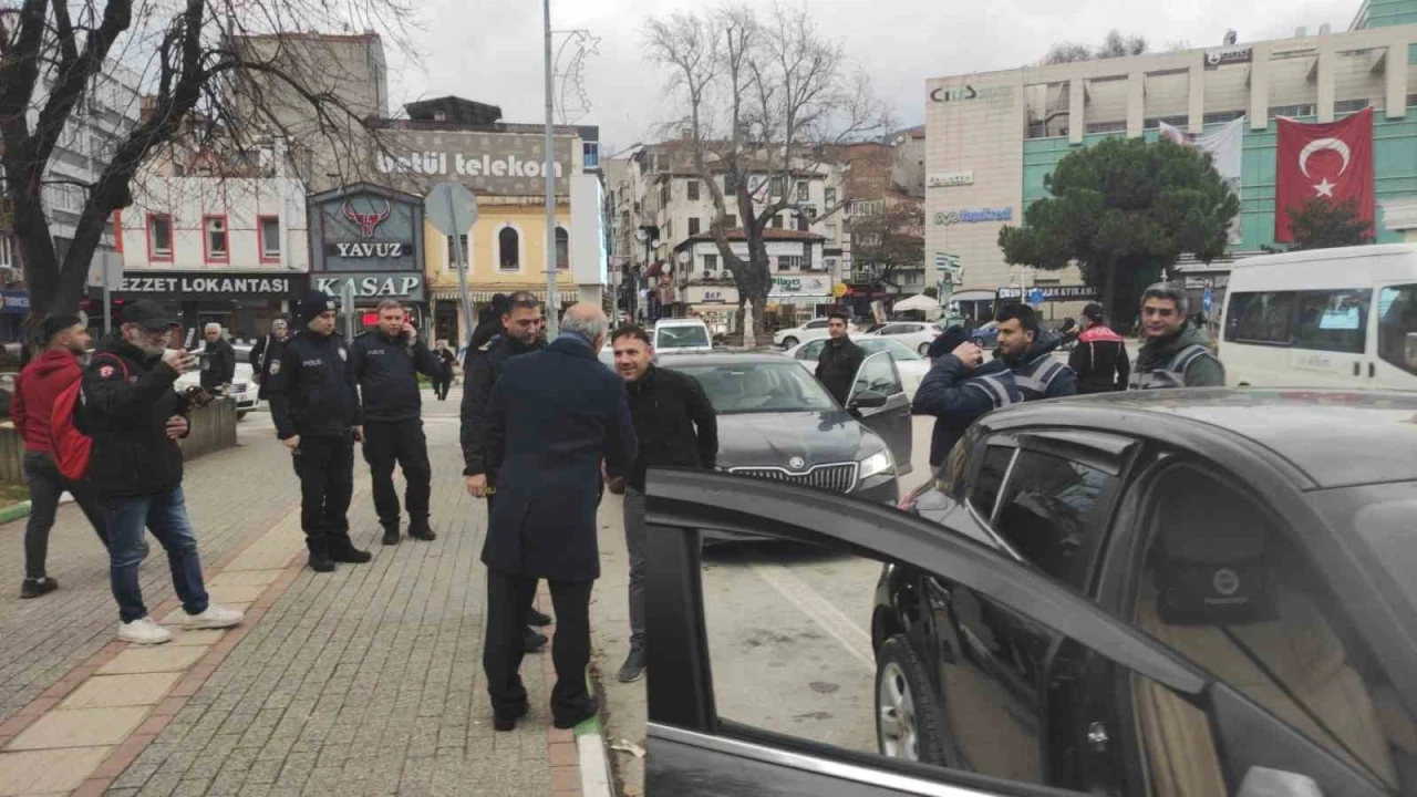 Gemlik’te sıkı denetim: 5 şüpheli yakalandı, 21 araç sürücüsüne ceza yağdı
