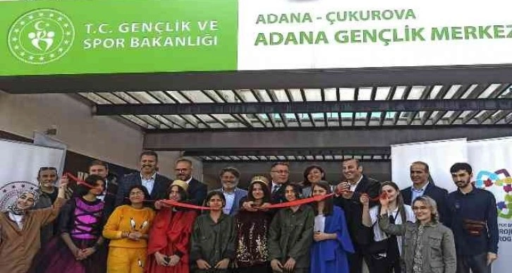 Genç fotoğrafçılar final sergisinde izleyiciyle buluştu