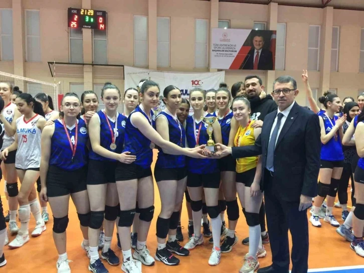 Genç KızlarVoleybol Şampiyonası’nda kupalar sahibini buldu
