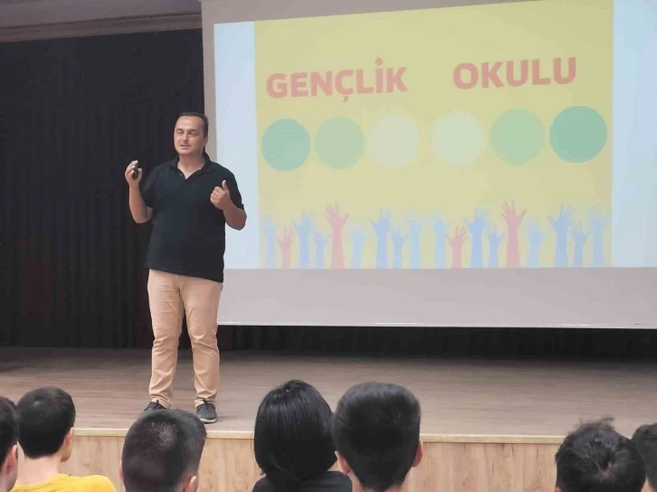 Gençlik Okulu seminerleri devam ediyor
