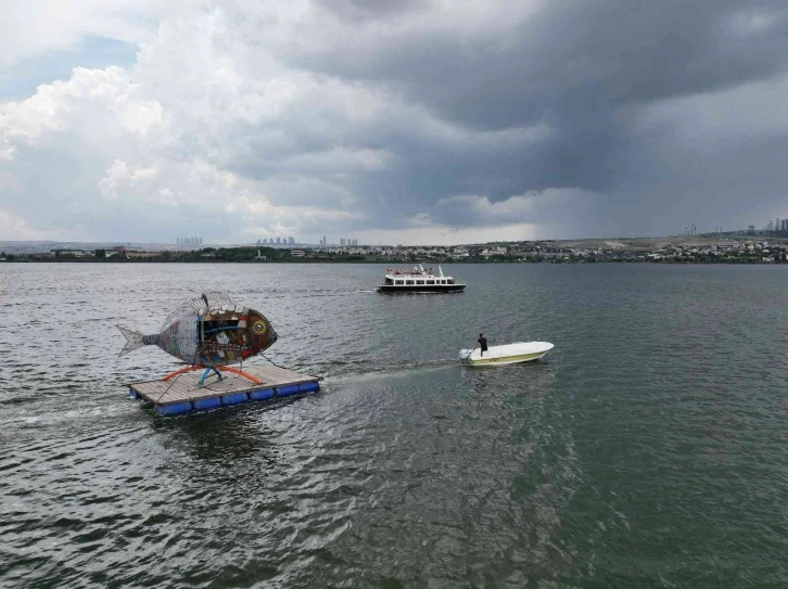 Geri dönüşümle oluşturulan ‘Balık Heykel’ ismini arıyor
