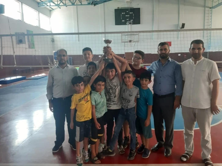 Germencik’te Yaz Kur’an Kursları Arası Voleybol Turnuvası düzenlendi
