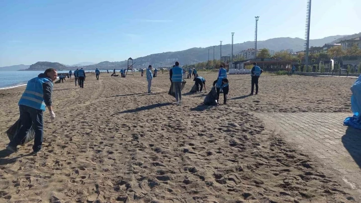 Giresun’da denetimli serbestlik tedbiri altındaki yükümlülerden çevre temizliği
