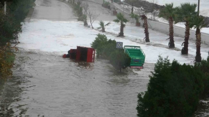 Giresun’un Tirebolu ilçesinde dalga afeti yaşandı
