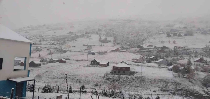 Giresun’un yüksek kesimleri beyaza büründü
