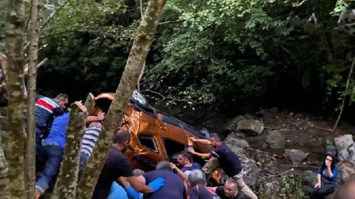 Giresun'da otomobil, dereye uçtu; 1 ölü, 3 yaralı