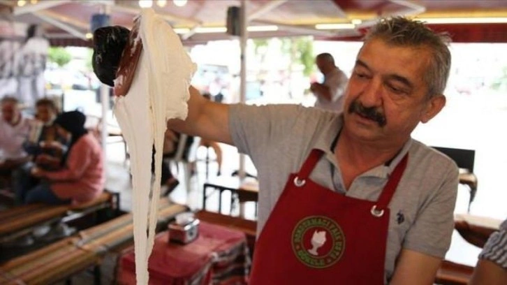 Giresun'un tescilli Görele dondurması hayır için dağıtılıyor