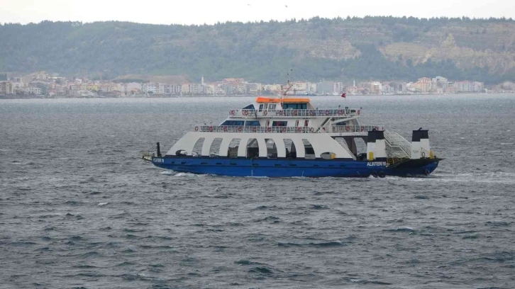 Gökçeada ve Bozcaada’ya fırtına nedeniyle bugün ve yarın tüm feribot seferleri iptal edildi
