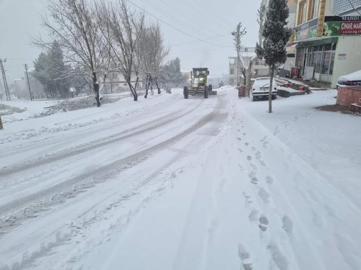 Gölbaşı Belediyesi kar temizleme çalışmalarını sürdürüyor
