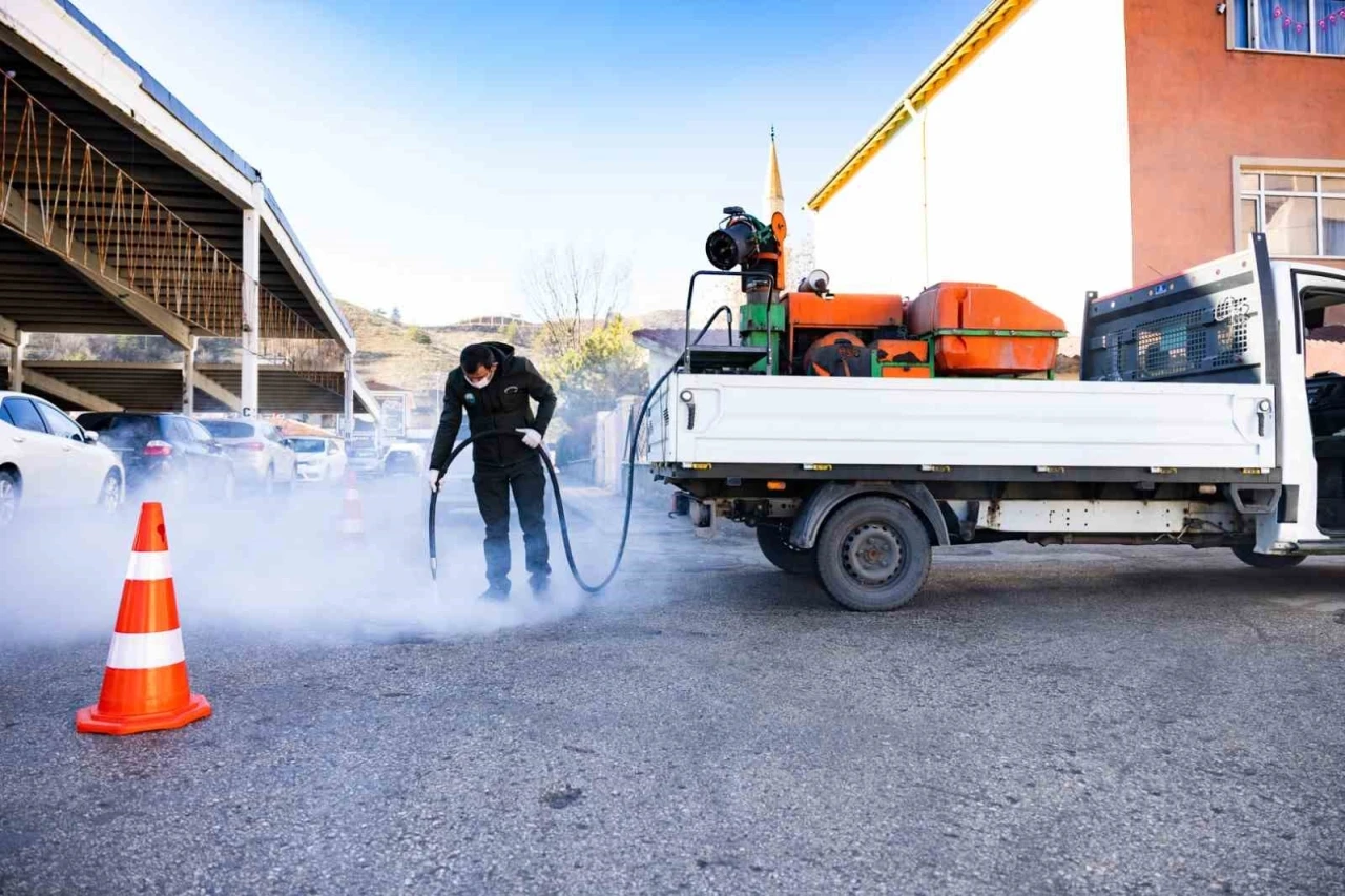 Gölbaşı Belediyesinden ilaçlama çalışması
