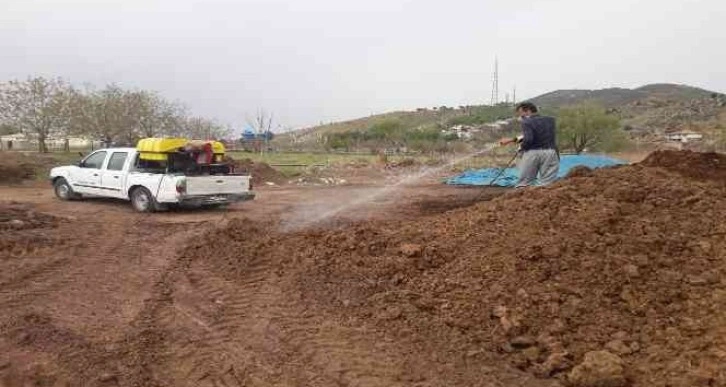 Gölbaşı’nda larva ilaçlaması sürüyor