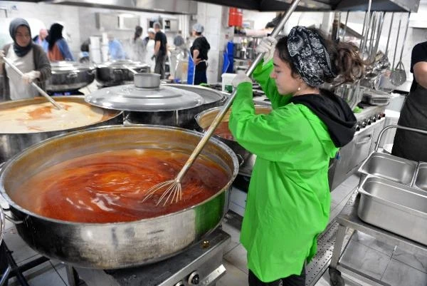 Gölcük depremini yaşayan mühendis, depremzedelere yardım için 46 saatlik gemi yolculuğu yaptı