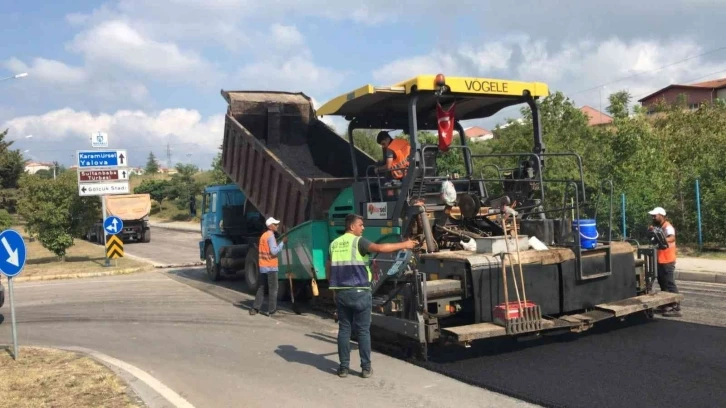 Gölcük’te asfalt çalışmaları devam ediyor
