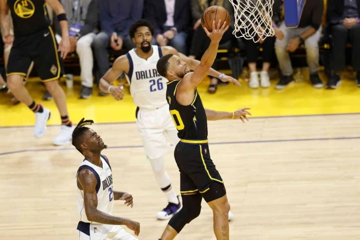 Golden State Warriors, Dallas Mavericks karşısında 1-0 öne geçti
